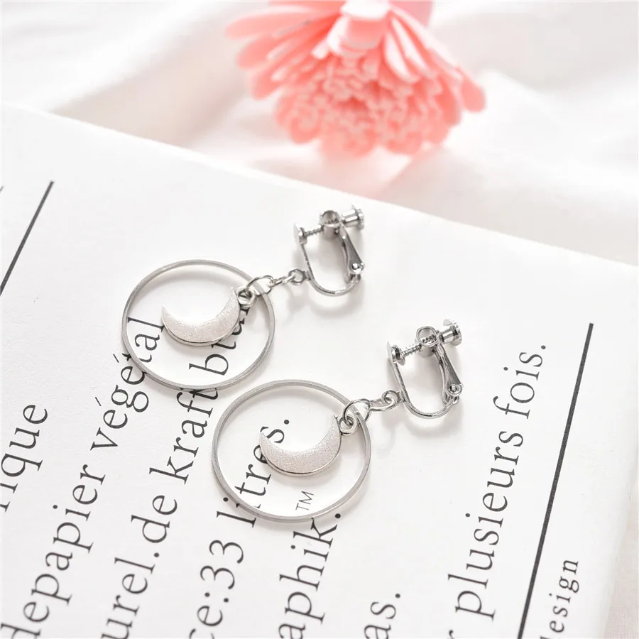 Korean Asymmetrical Simple Ear - Moon Star Earrings 评论和价格