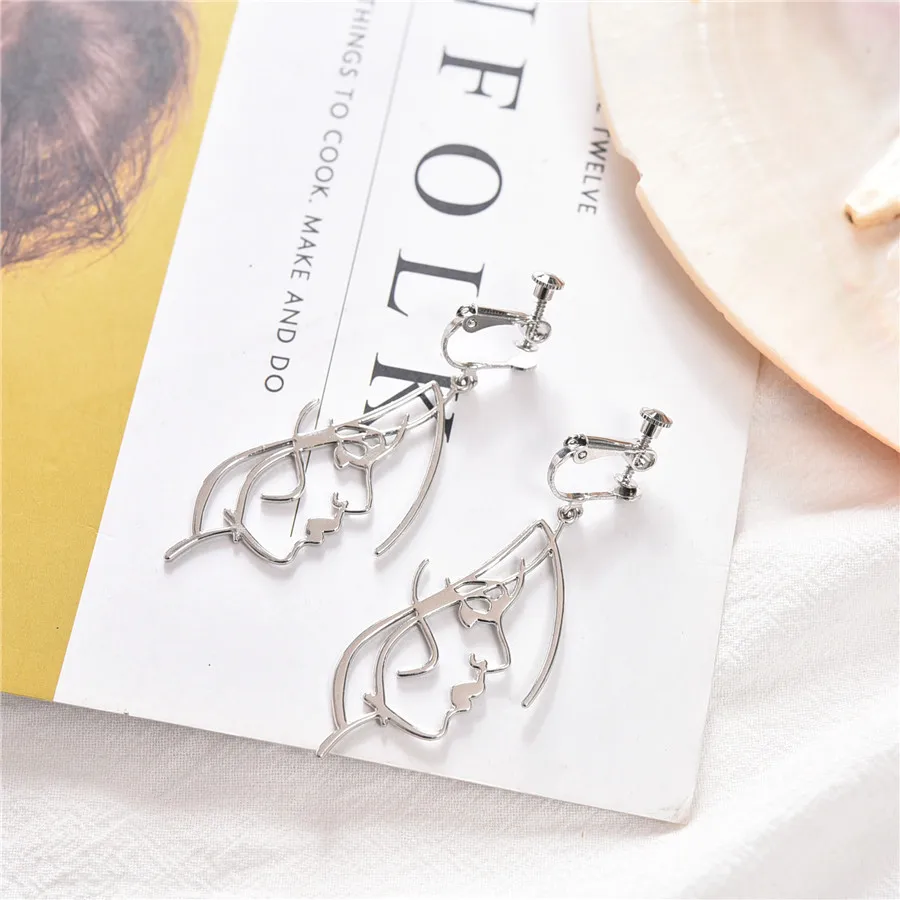 Korean Asymmetrical Simple Ear - Moon Star Earrings 评论和价格